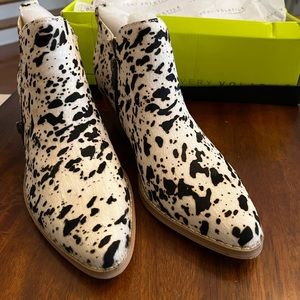 Very Volatile Brand "Gracemont", Chocolate Chip Western bootie - Never Worn